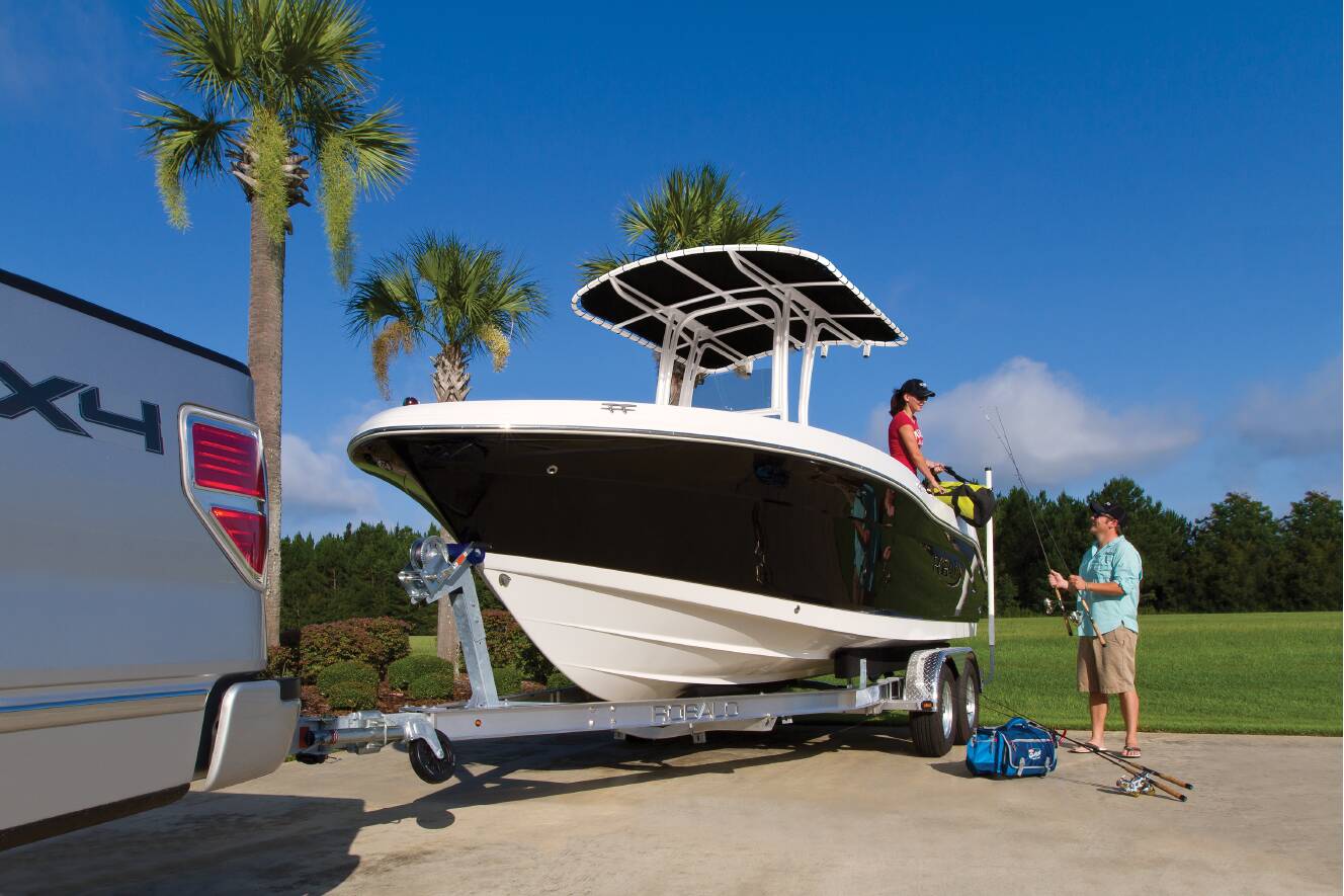 A photo of this 2026 Robalo R200