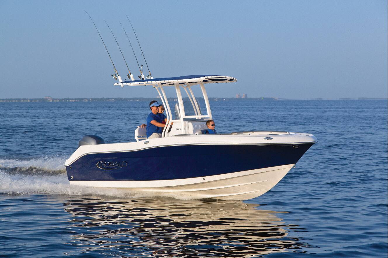 A photo of this 2026 Robalo R200