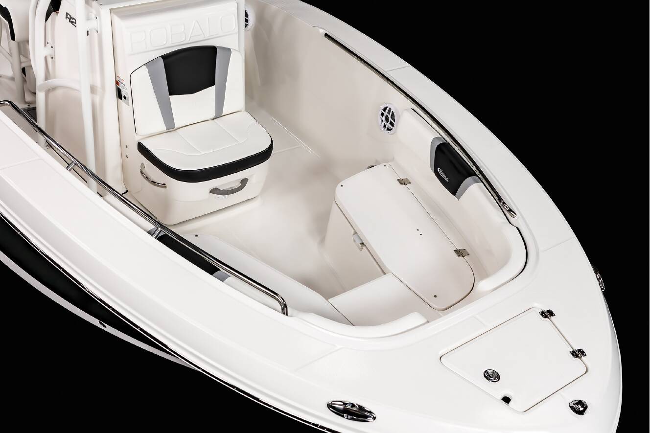 A photo of this 2026 Robalo R200