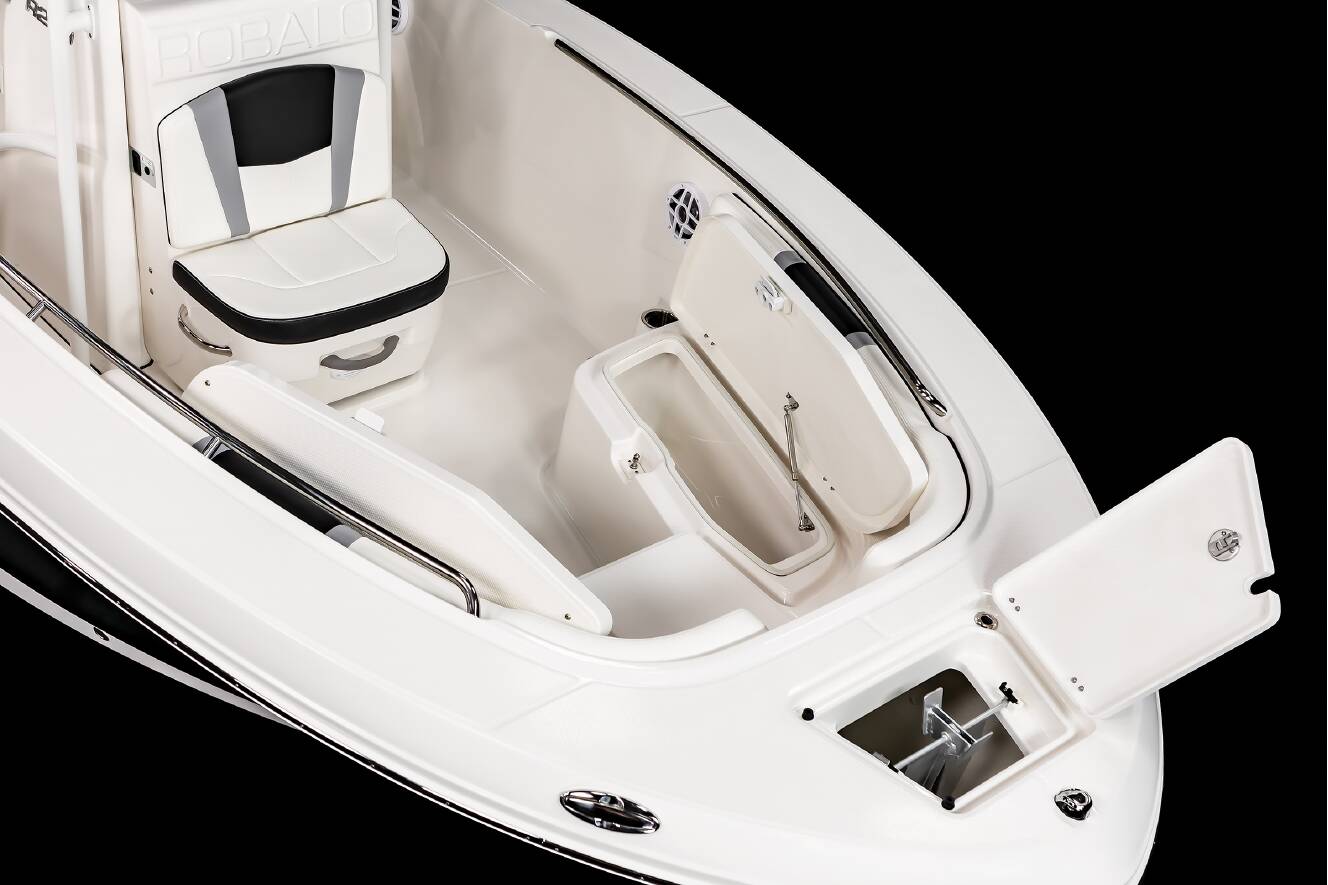 A photo of this 2026 Robalo R200