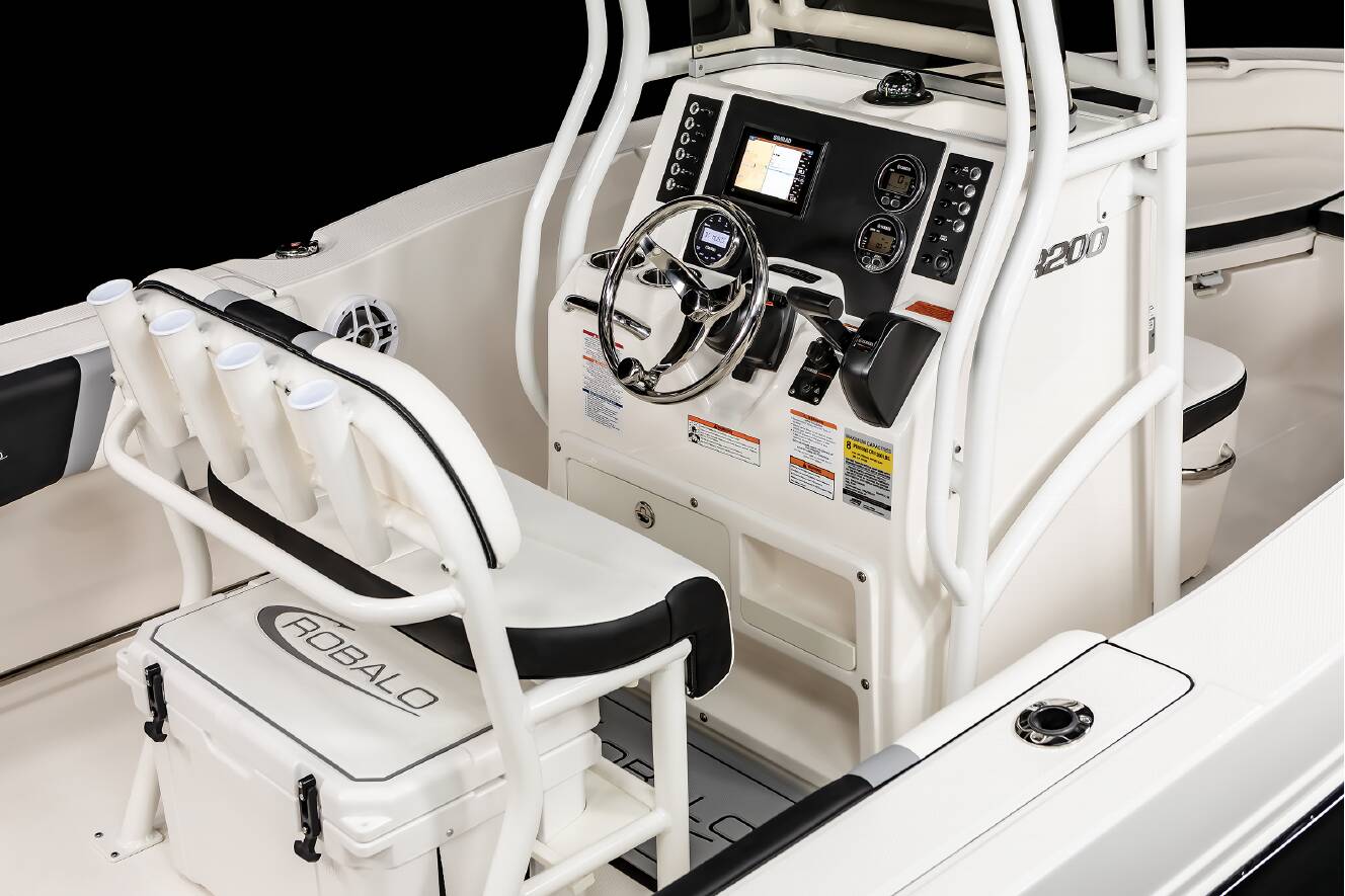 A photo of this 2026 Robalo R200