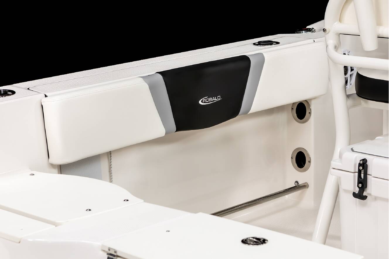 A photo of this 2026 Robalo R200