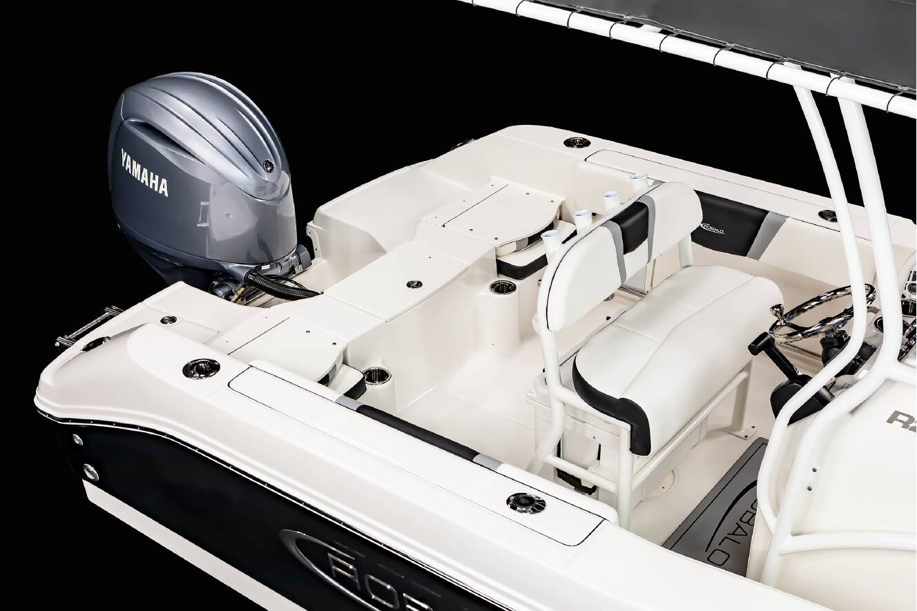 A photo of this 2026 Robalo R200