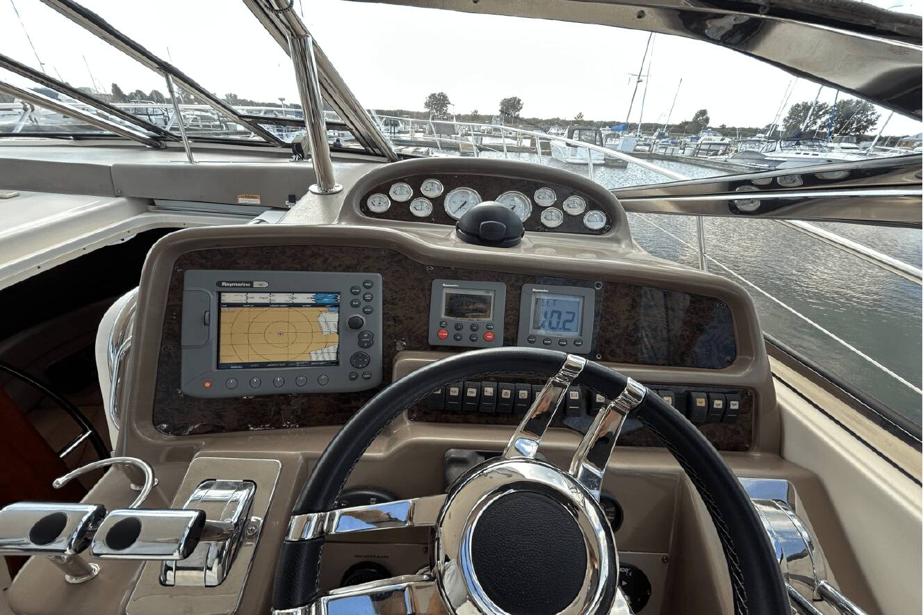A photo of this 2005 Regal COMMODORE 4260