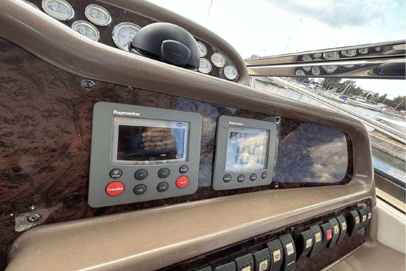 A photo of this 2005 Regal COMMODORE 4260