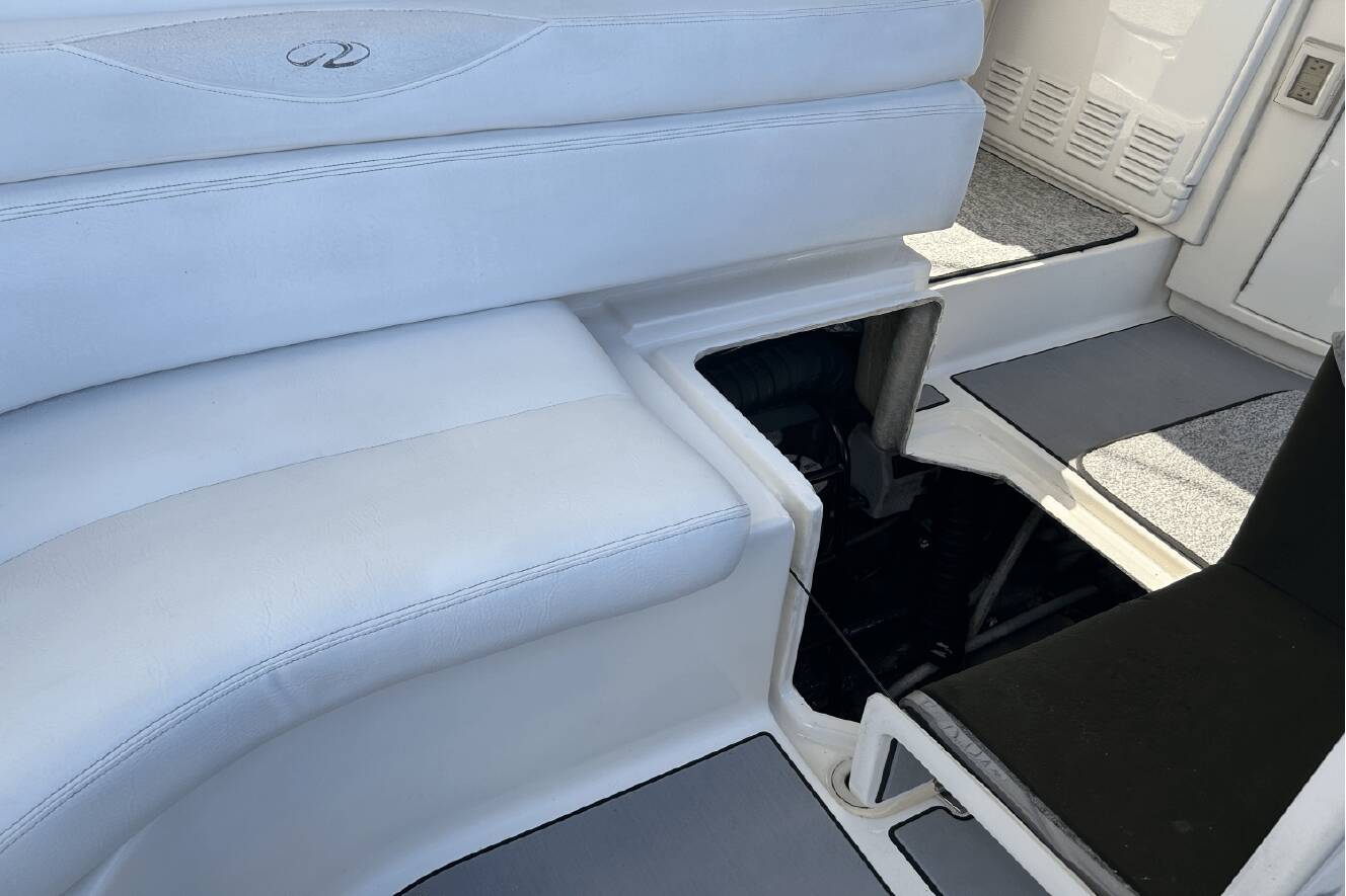 A photo of this 2005 Regal COMMODORE 4260