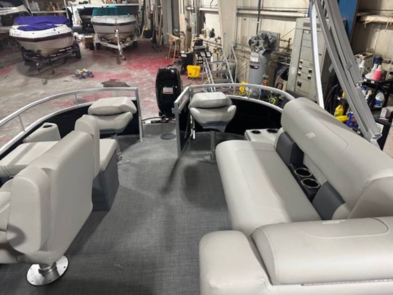 A photo of this 2025 Starcraft LX 20 F