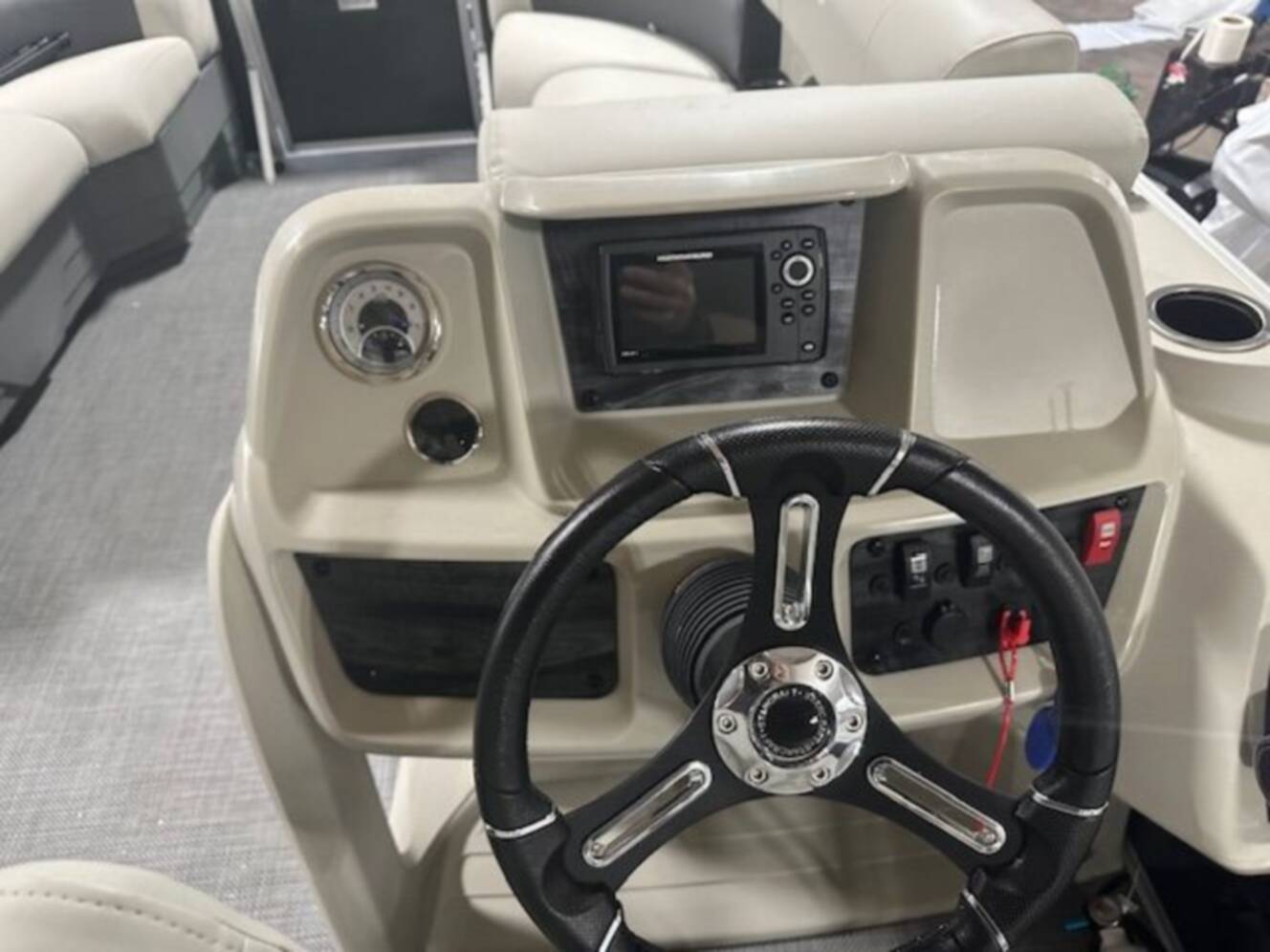A photo of this 2025 Starcraft LX 20 F