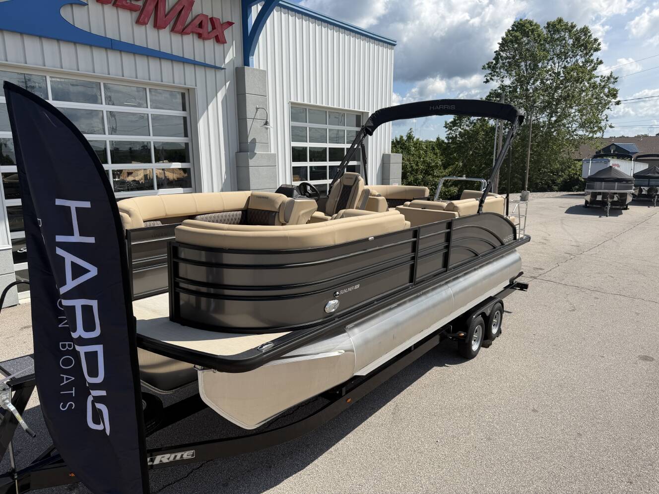A photo of this 2025 Harris 230 Sunliner