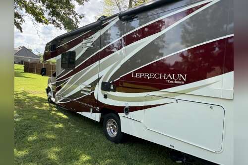 2021 Coachmen LEPRECHAUN 260DS in haughton LA