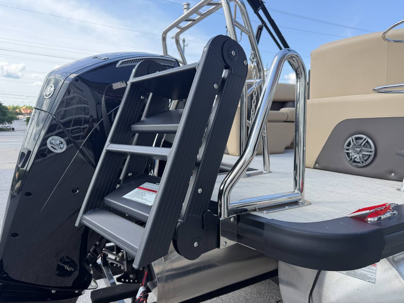 A photo of this 2025 Harris 230 Sunliner