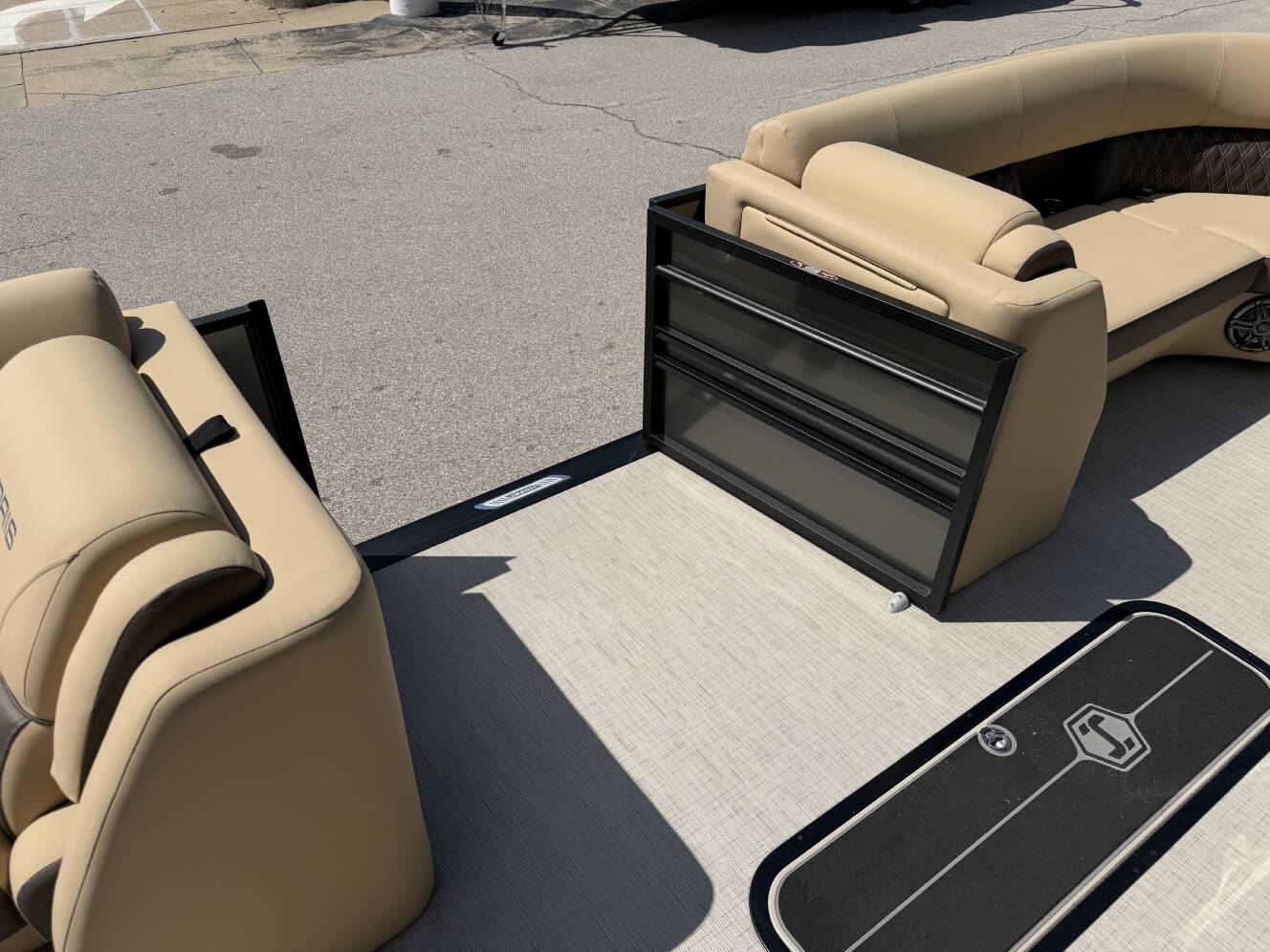 A photo of this 2025 Harris 230 Sunliner