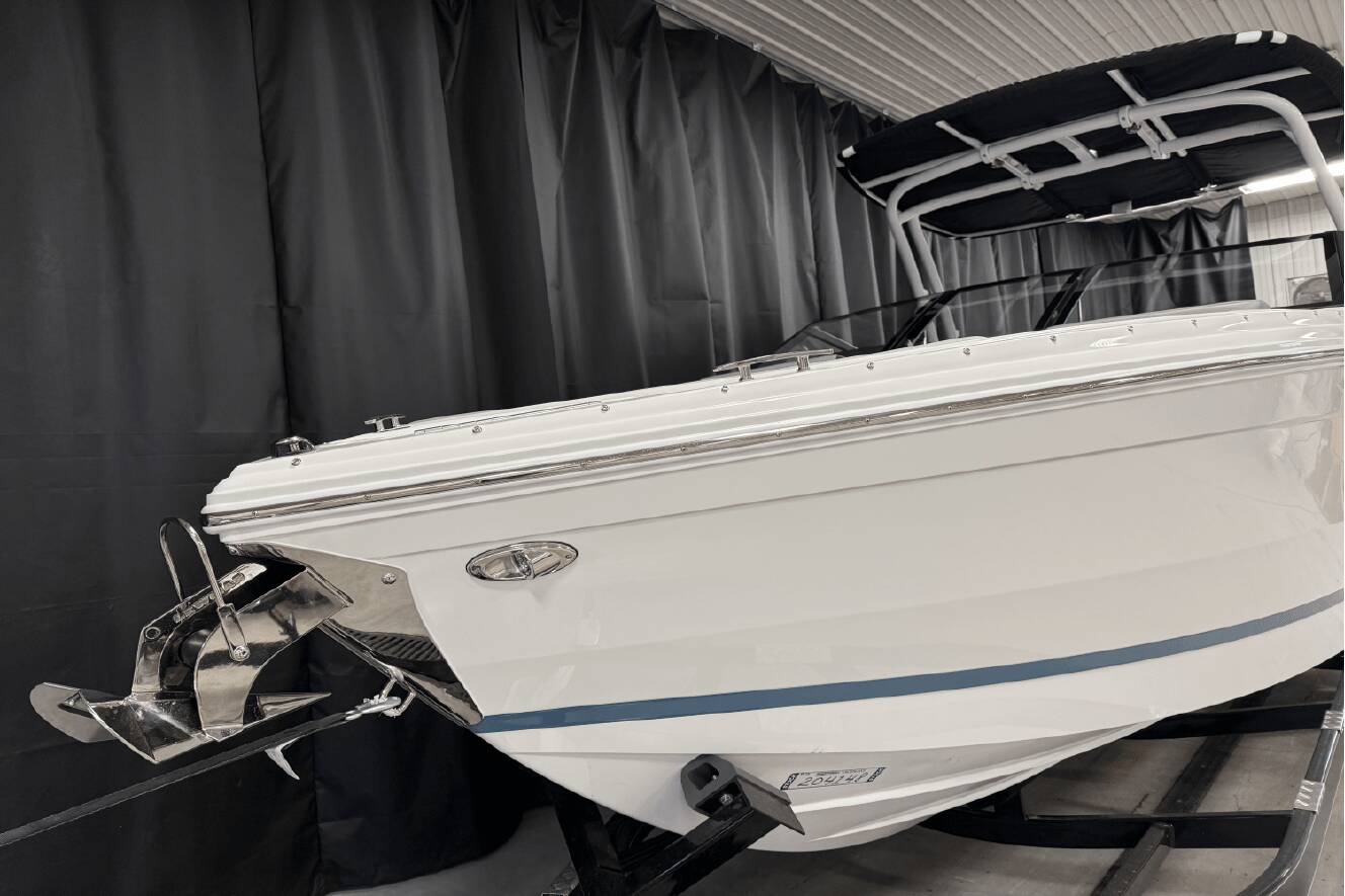 A photo of this 2025 Cobalt R8 Outboard