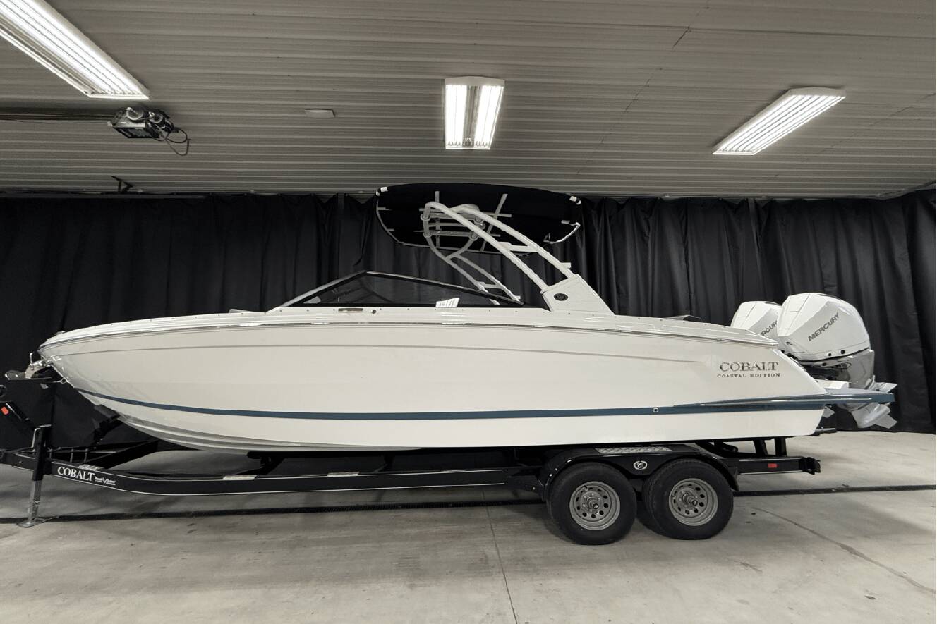 A photo of this 2025 Cobalt R8 Outboard