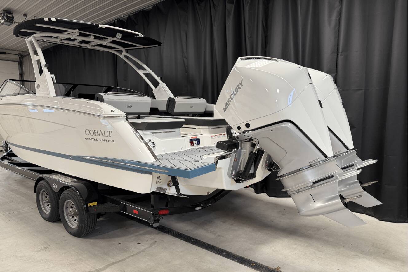 A photo of this 2025 Cobalt R8 Outboard