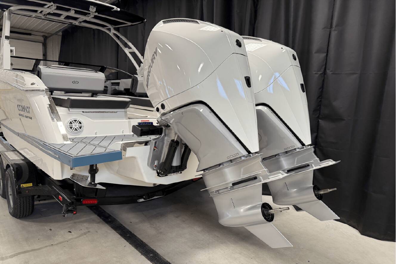 A photo of this 2025 Cobalt R8 Outboard