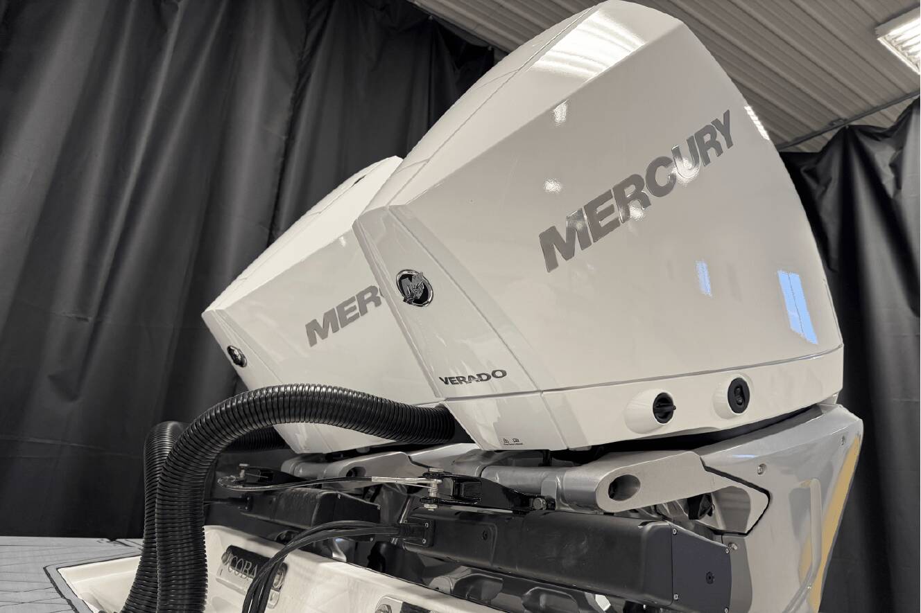 A photo of this 2025 Cobalt R8 Outboard