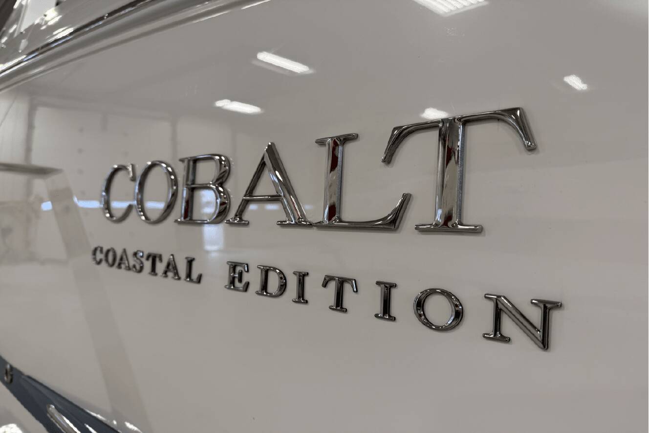A photo of this 2025 Cobalt R8 Outboard