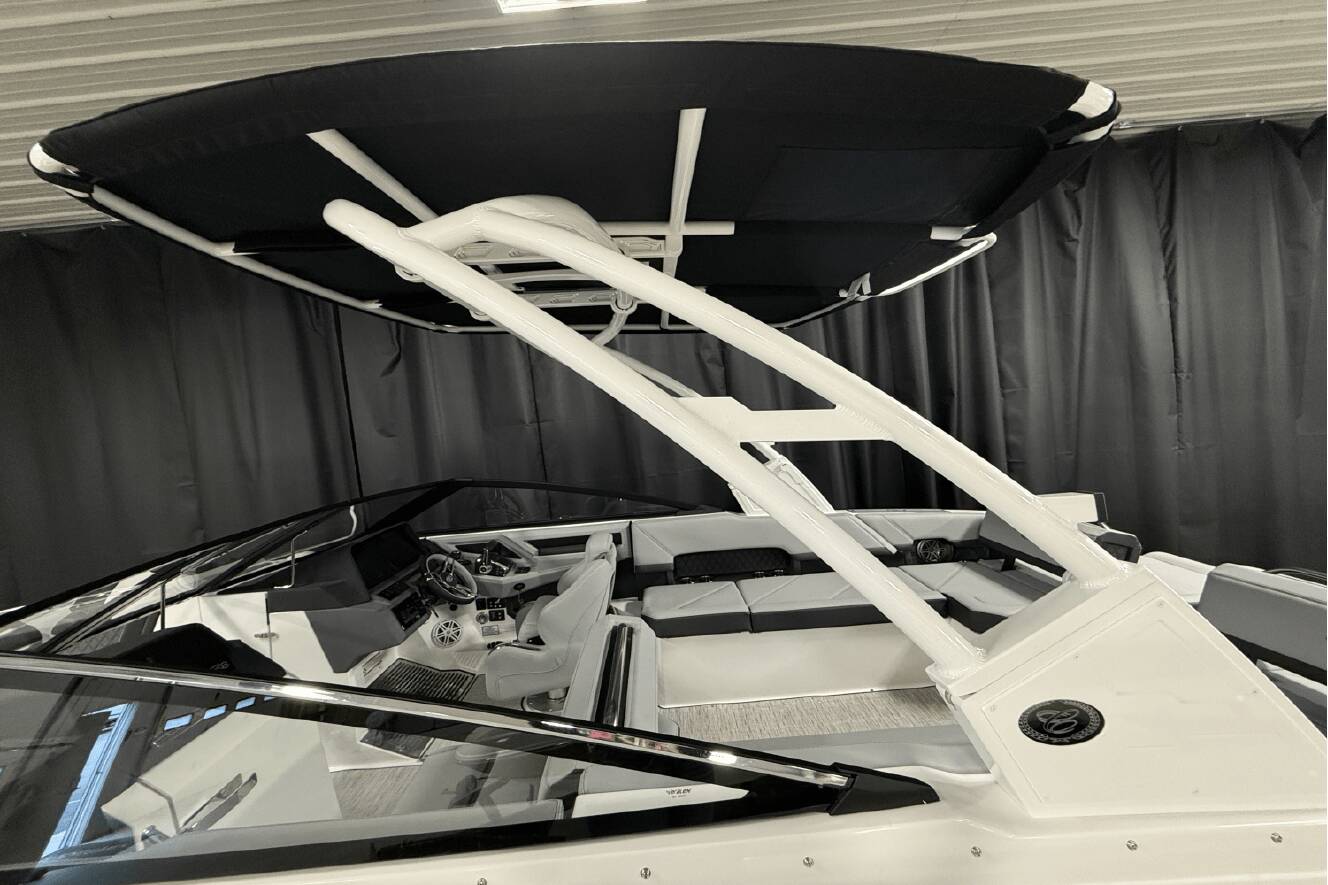 A photo of this 2025 Cobalt R8 Outboard