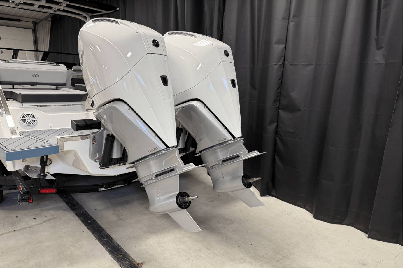 A photo of this 2025 Cobalt R8 Outboard