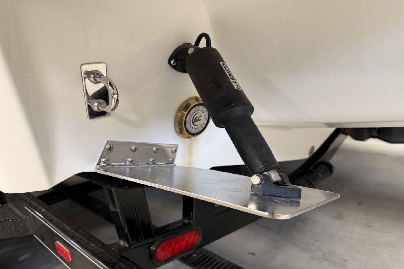 A photo of this 2025 Cobalt R8 Outboard
