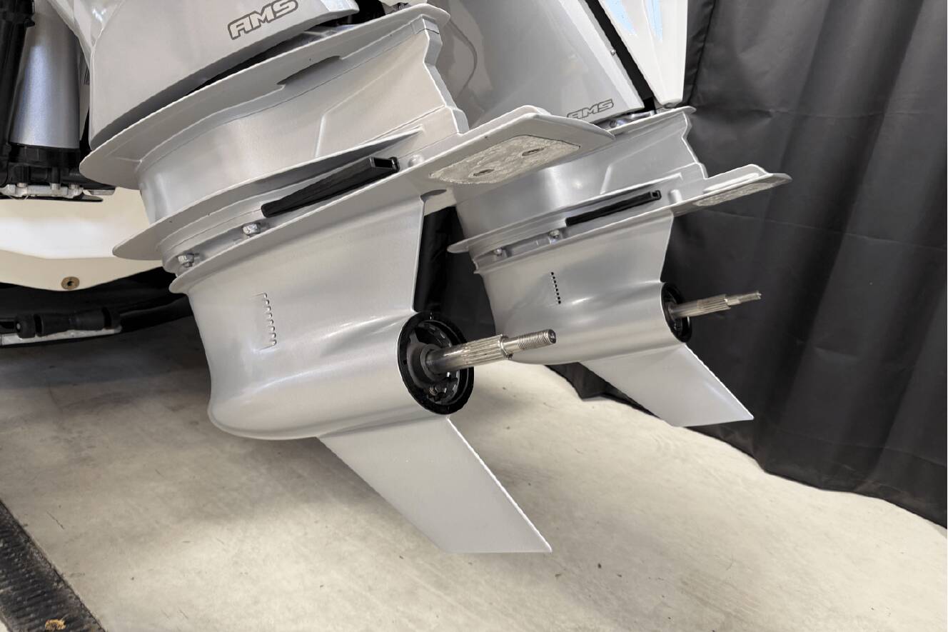A photo of this 2025 Cobalt R8 Outboard