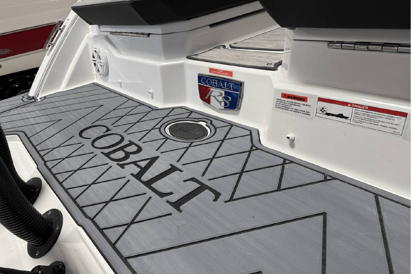 A photo of this 2025 Cobalt R8 Outboard