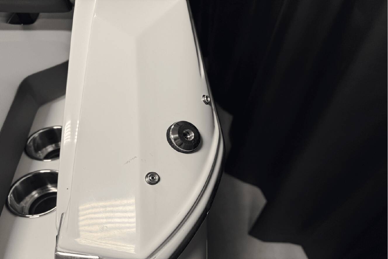 A photo of this 2025 Cobalt R8 Outboard