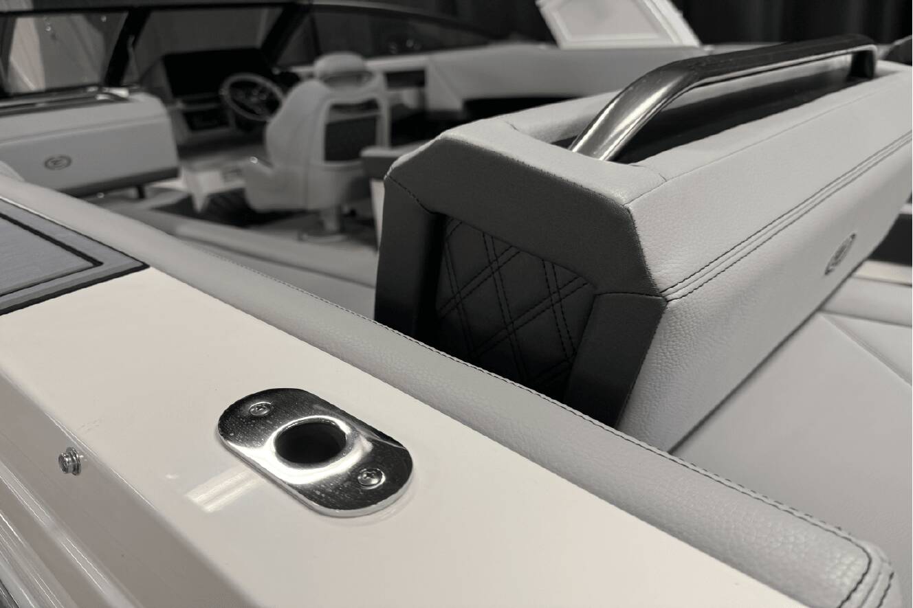 A photo of this 2025 Cobalt R8 Outboard