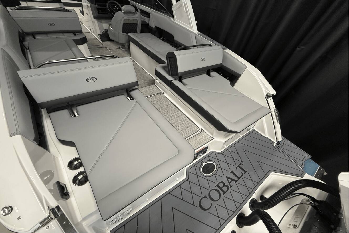 A photo of this 2025 Cobalt R8 Outboard