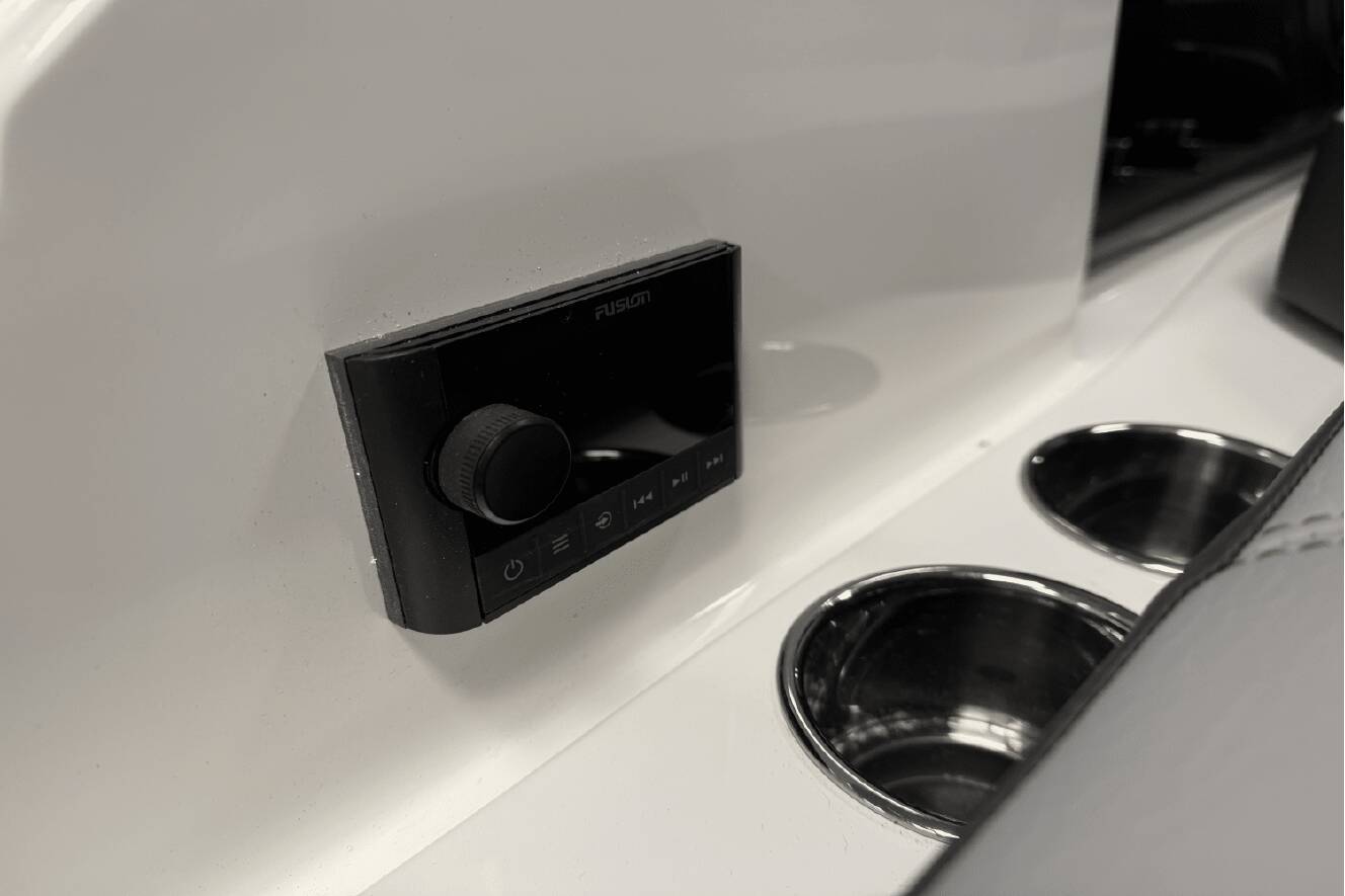 A photo of this 2025 Cobalt R8 Outboard