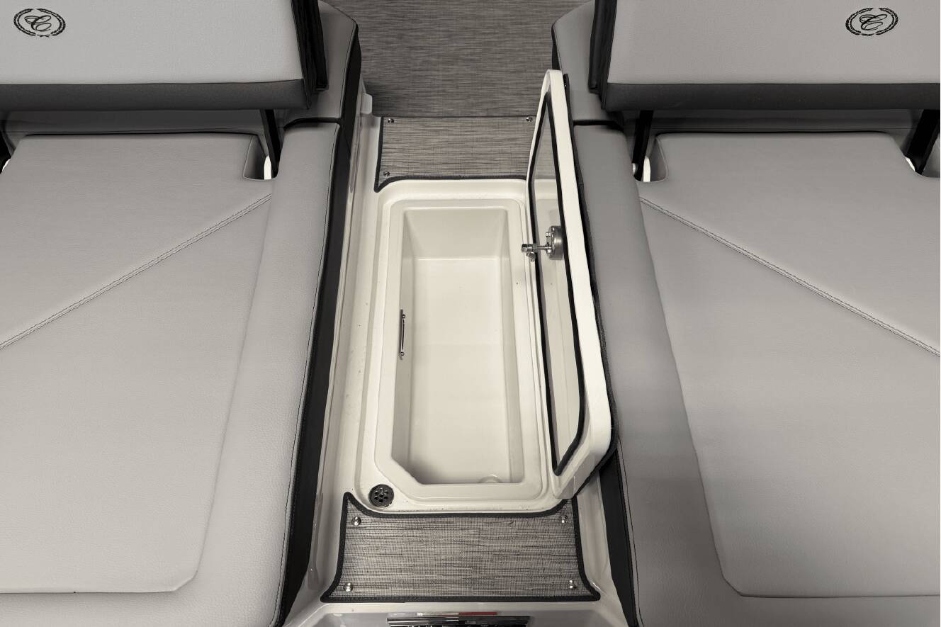 A photo of this 2025 Cobalt R8 Outboard