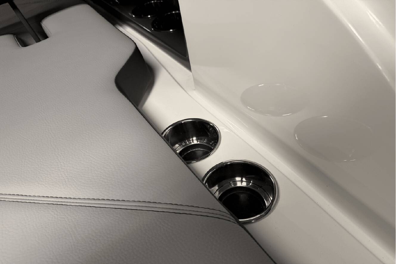 A photo of this 2025 Cobalt R8 Outboard