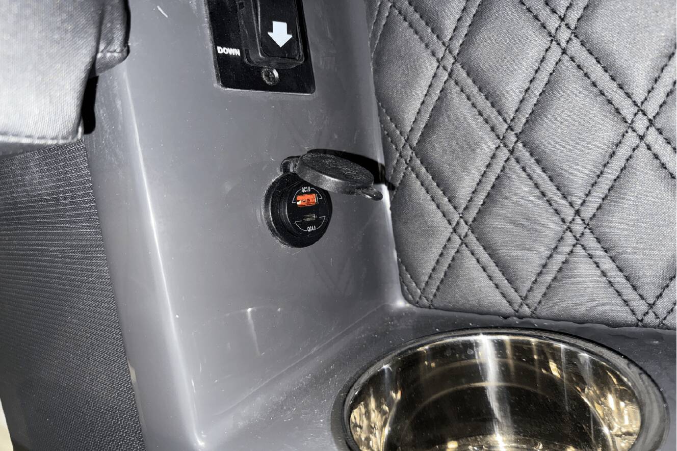 A photo of this 2025 Cobalt R8 Outboard