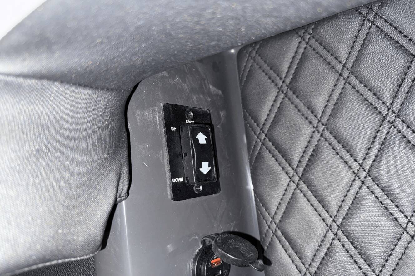 A photo of this 2025 Cobalt R8 Outboard