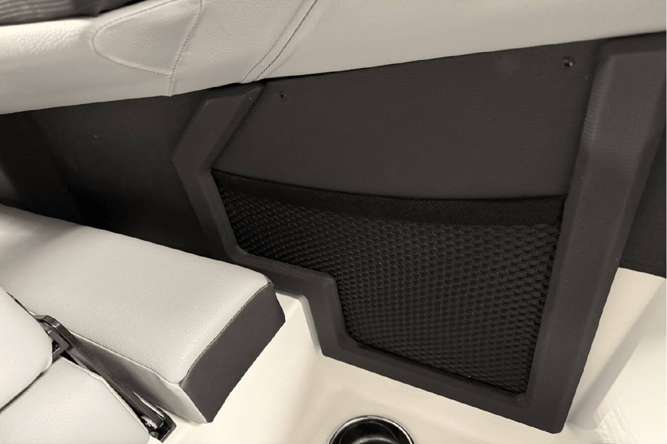 A photo of this 2025 Cobalt R8 Outboard