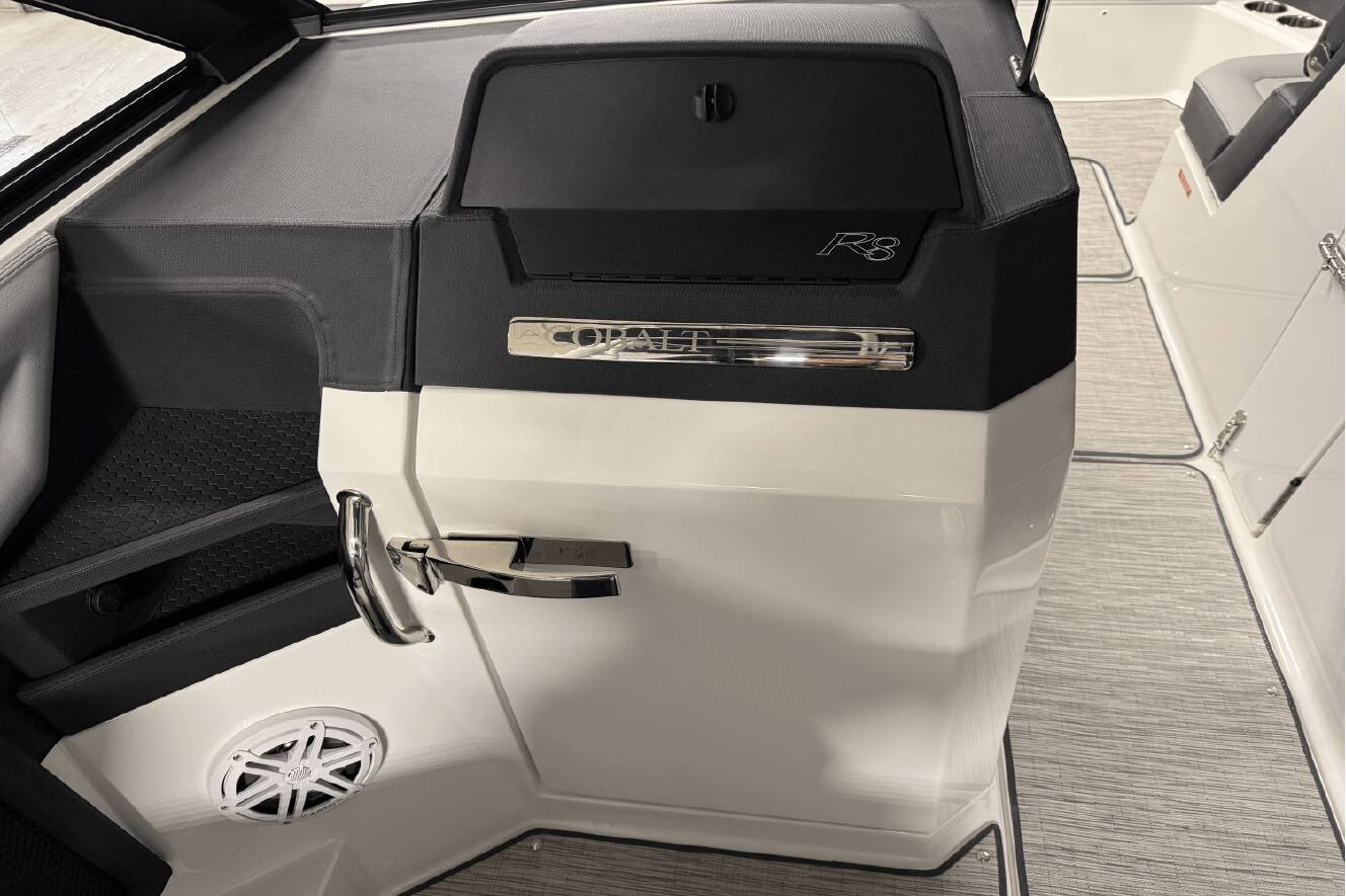A photo of this 2025 Cobalt R8 Outboard