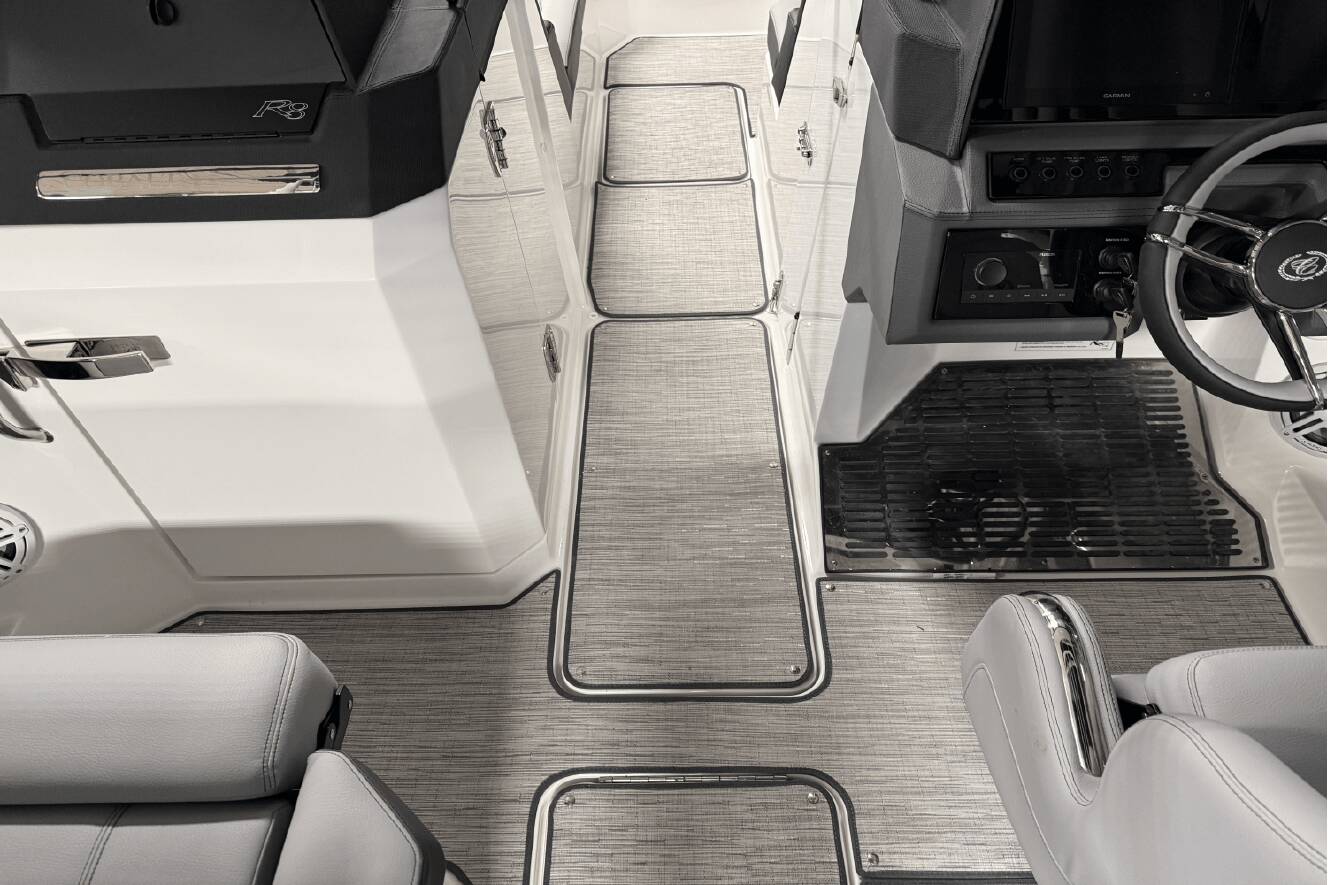 A photo of this 2025 Cobalt R8 Outboard
