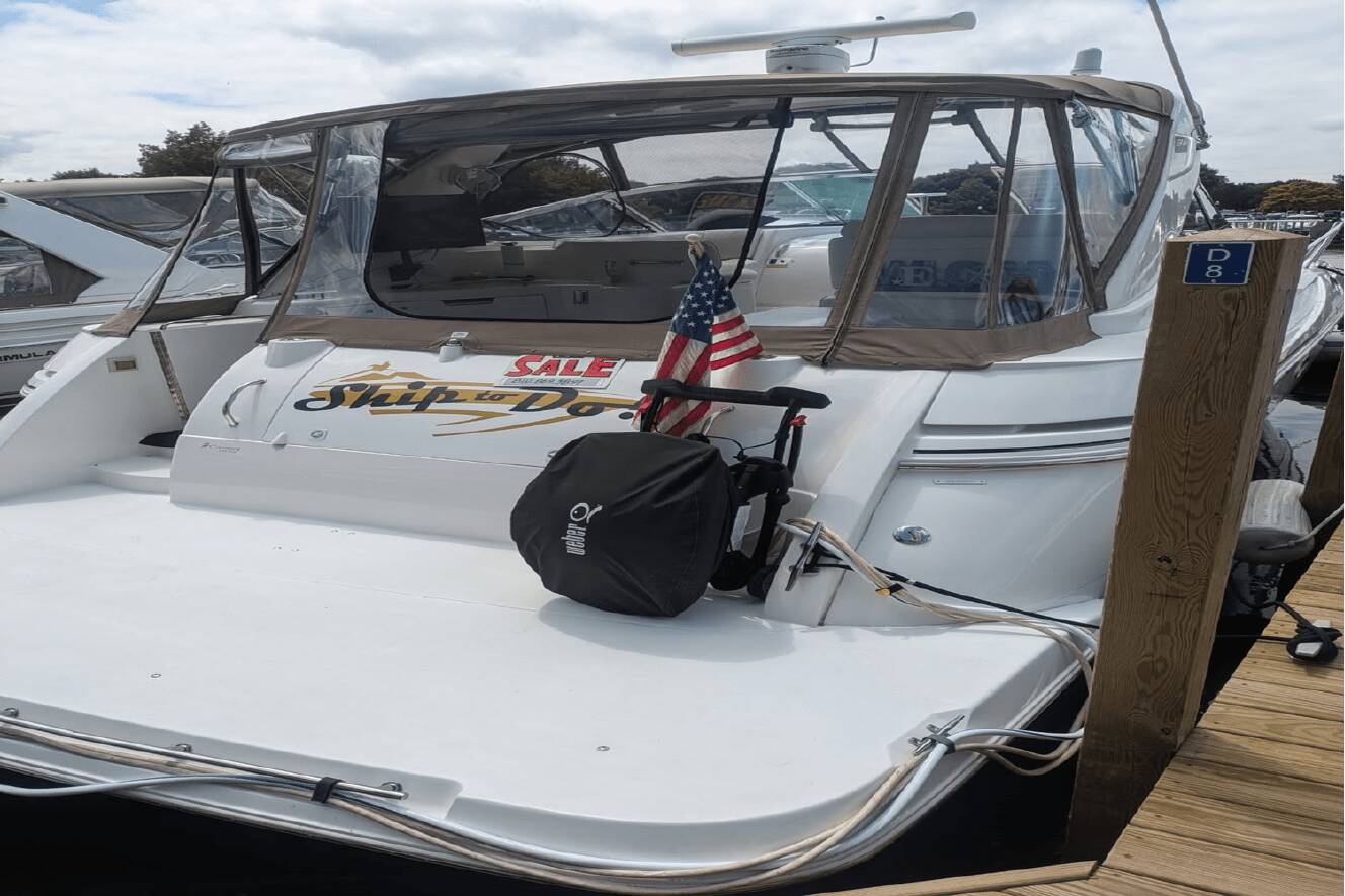 A photo of this 2001 Cruisers Yachts 3870 EXPRESS