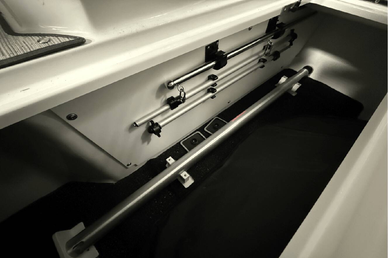 A photo of this 2025 Cobalt R8 Outboard