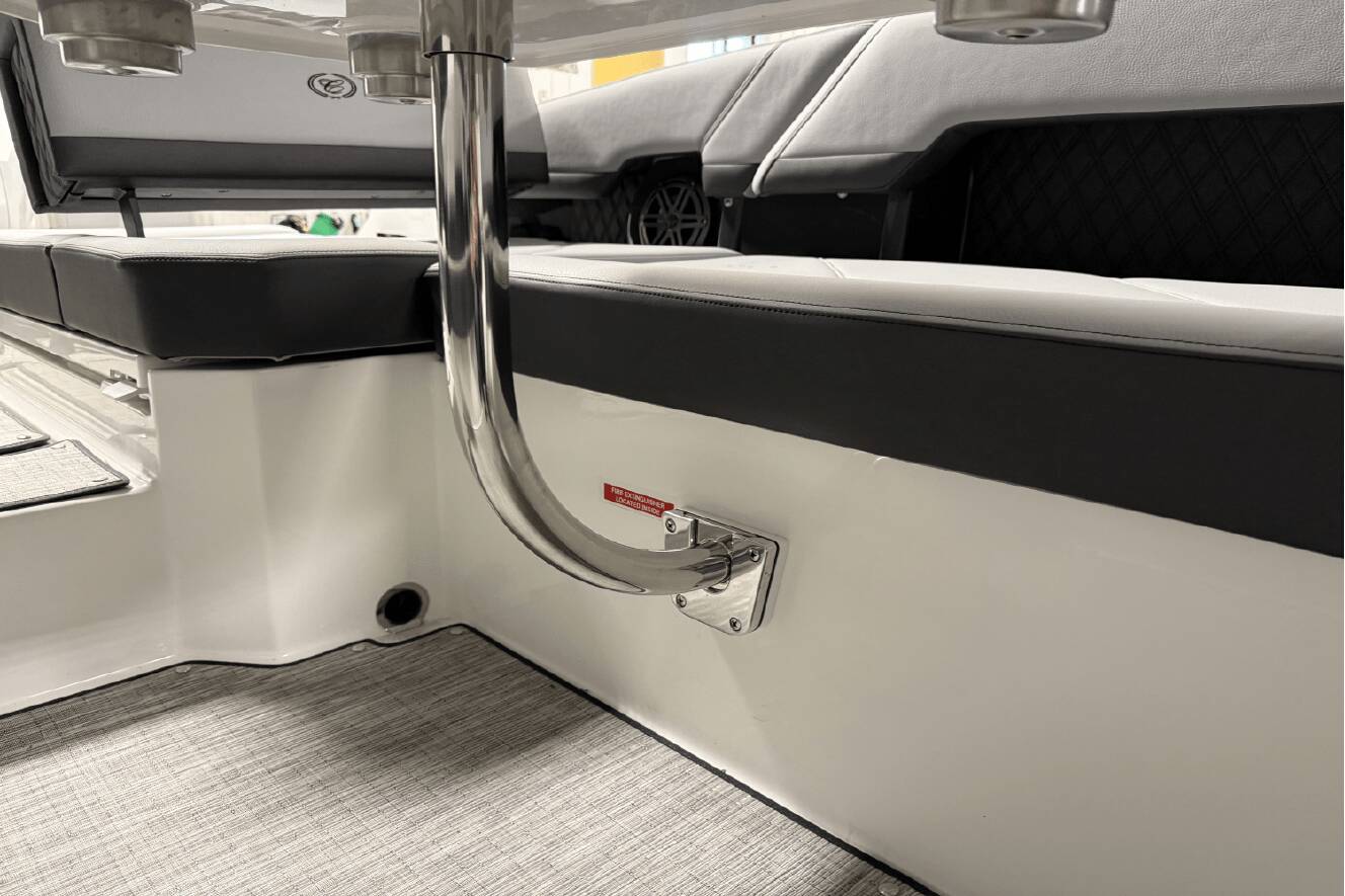 A photo of this 2025 Cobalt R8 Outboard