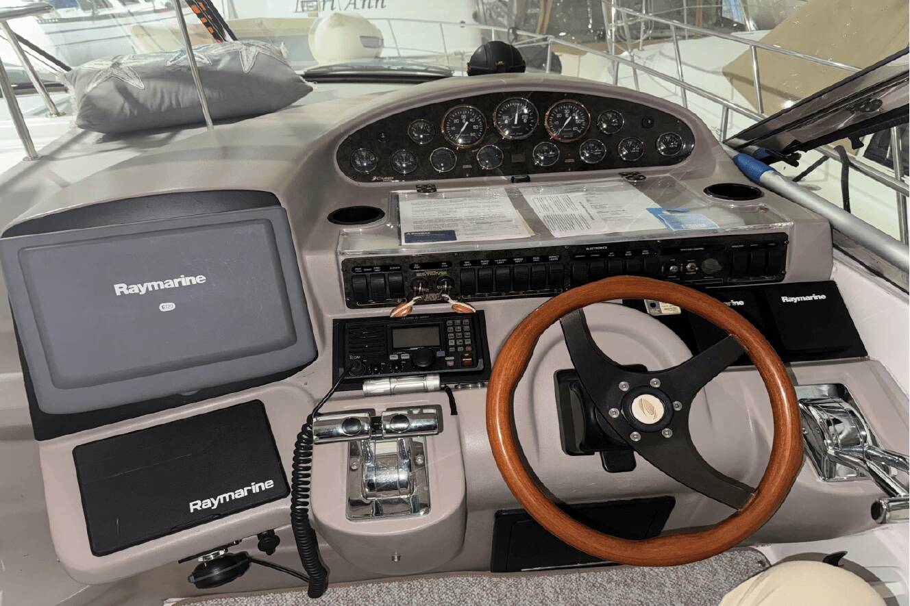 A photo of this 2001 Cruisers Yachts 3870 EXPRESS
