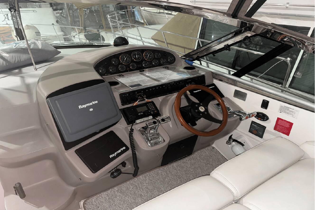 A photo of this 2001 Cruisers Yachts 3870 EXPRESS