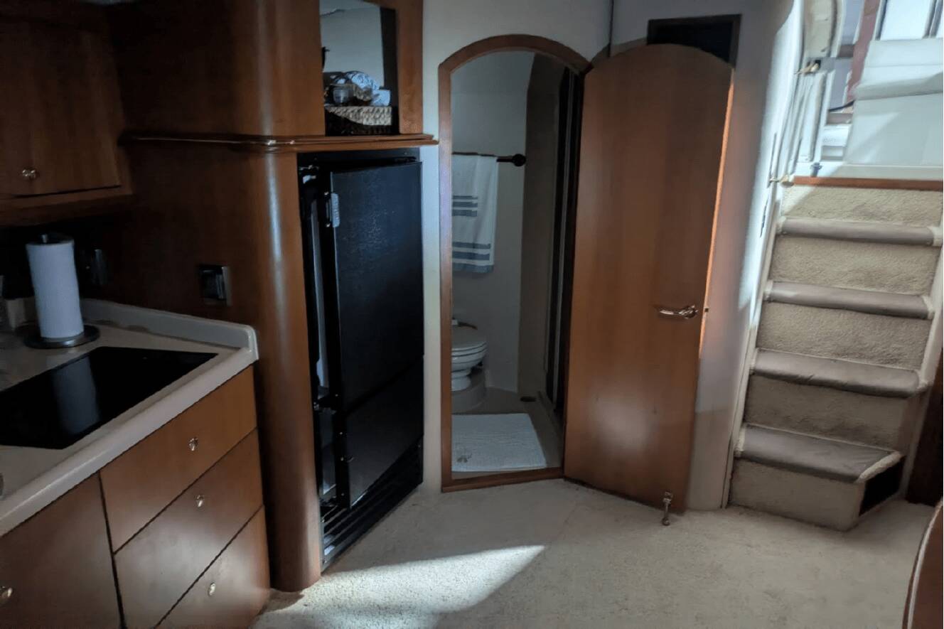 A photo of this 2001 Cruisers Yachts 3870 EXPRESS