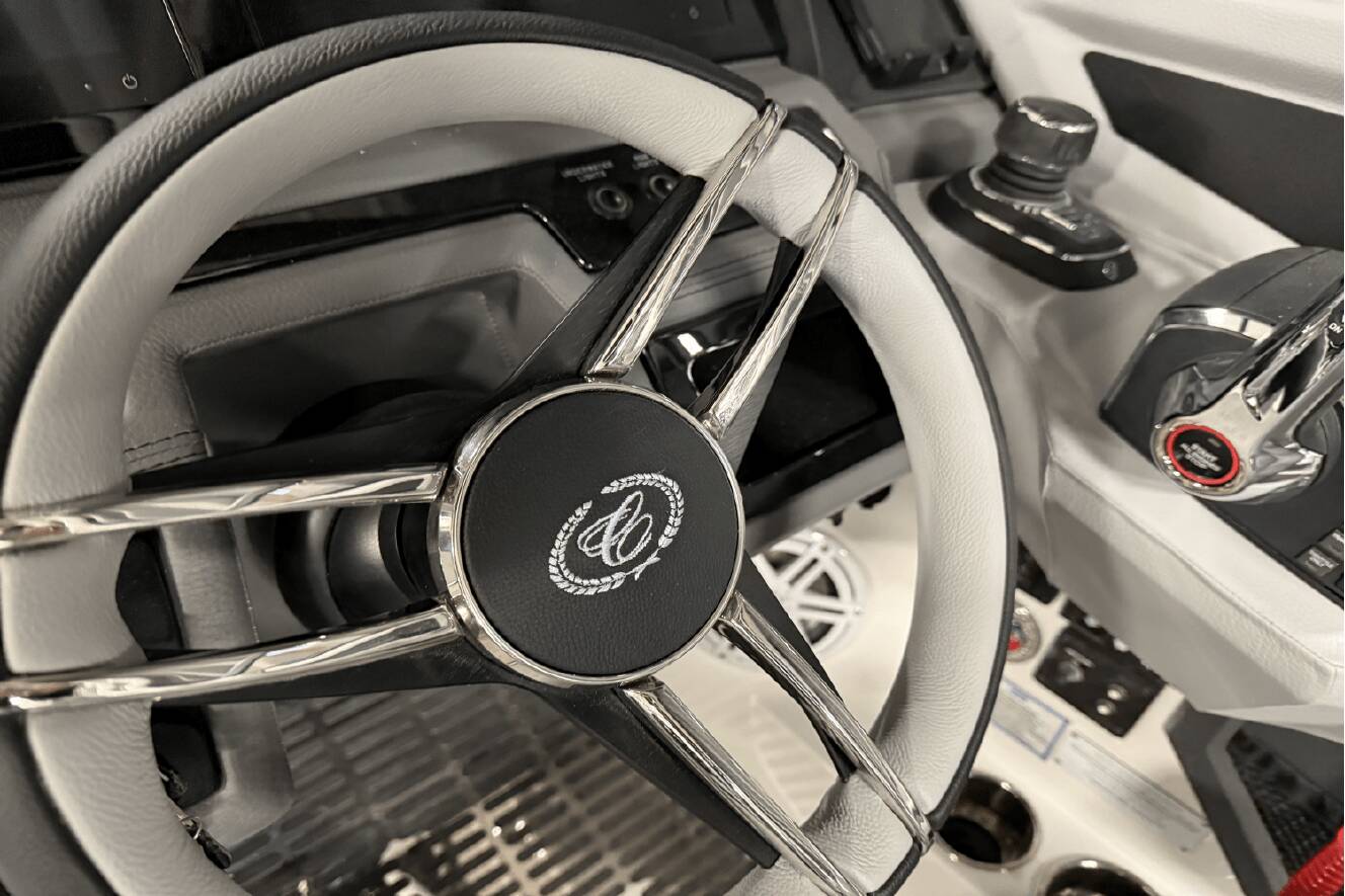 A photo of this 2025 Cobalt R8 Outboard