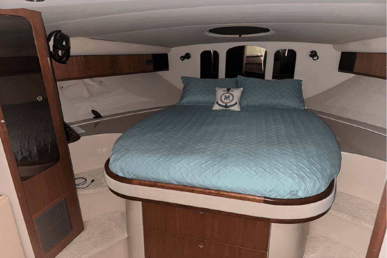 A photo of this 2001 Cruisers Yachts 3870 EXPRESS