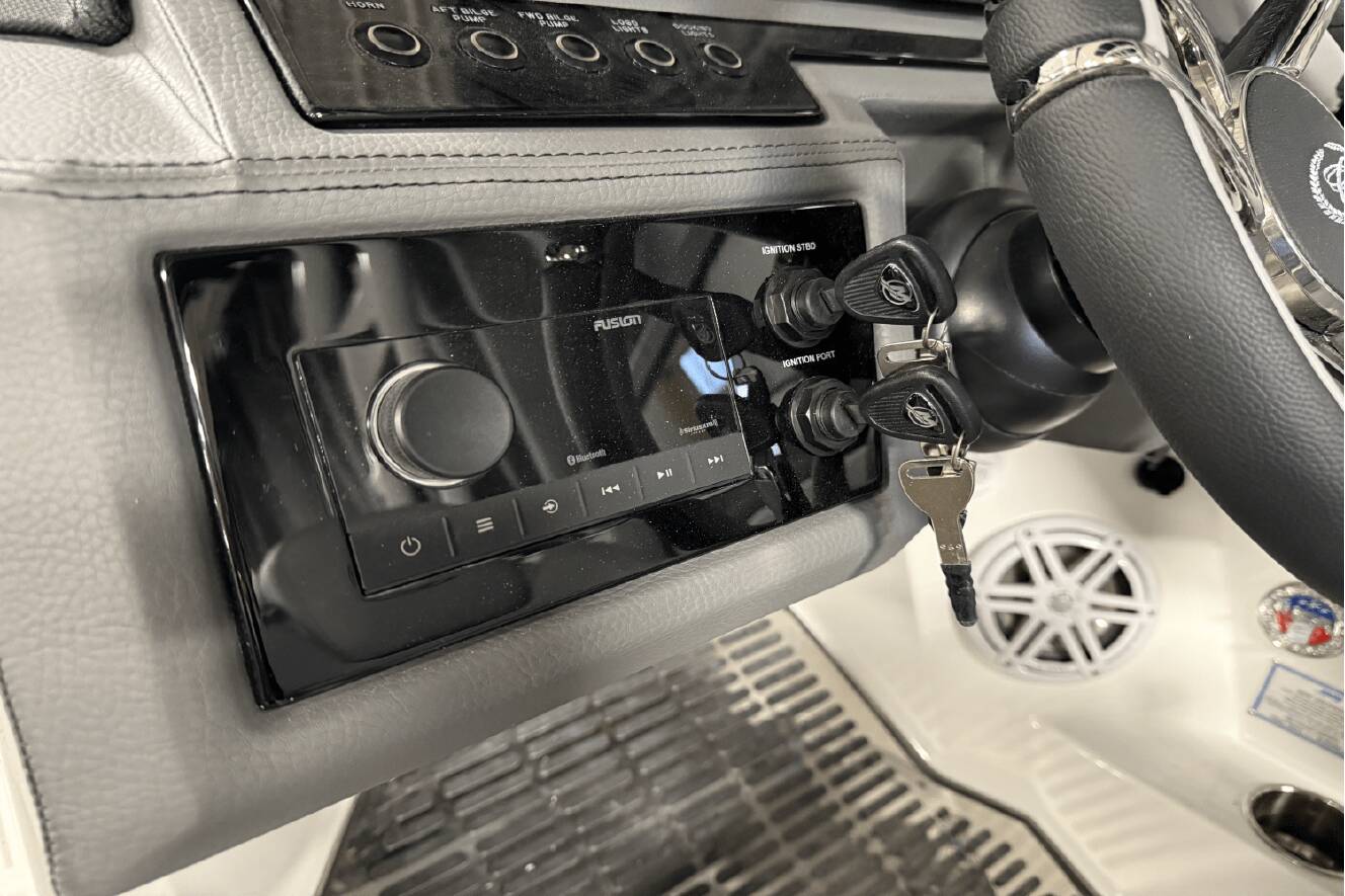 A photo of this 2025 Cobalt R8 Outboard