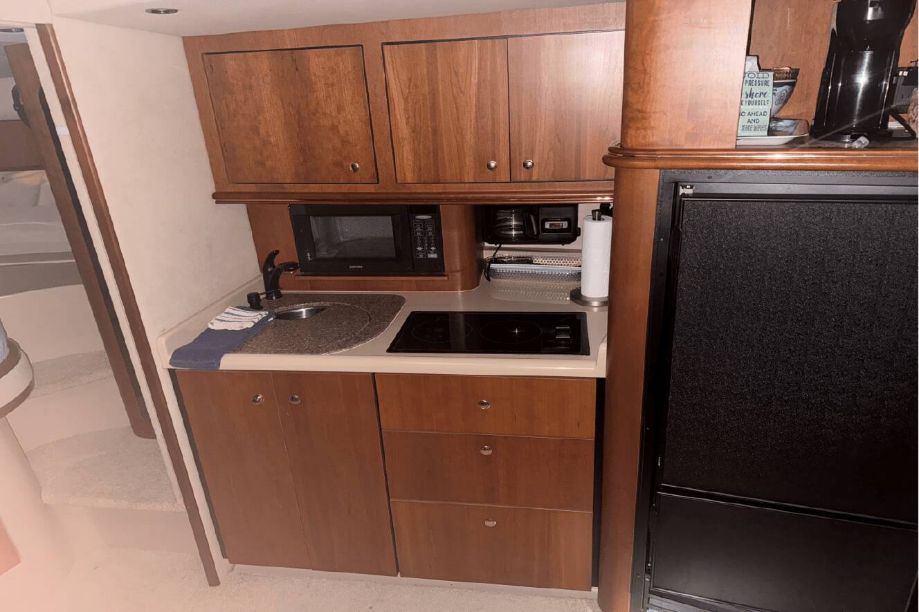 A photo of this 2001 Cruisers Yachts 3870 EXPRESS
