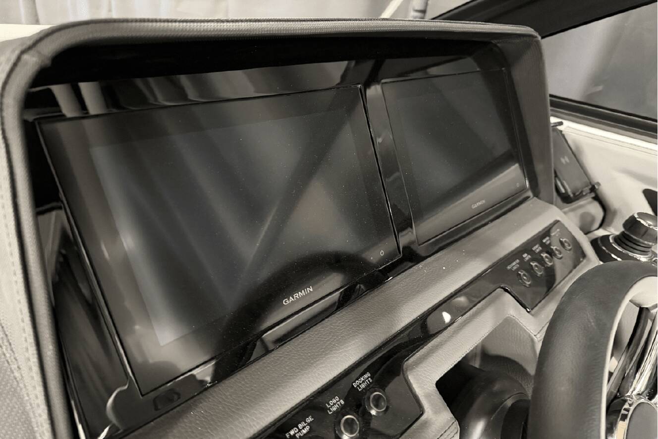 A photo of this 2025 Cobalt R8 Outboard