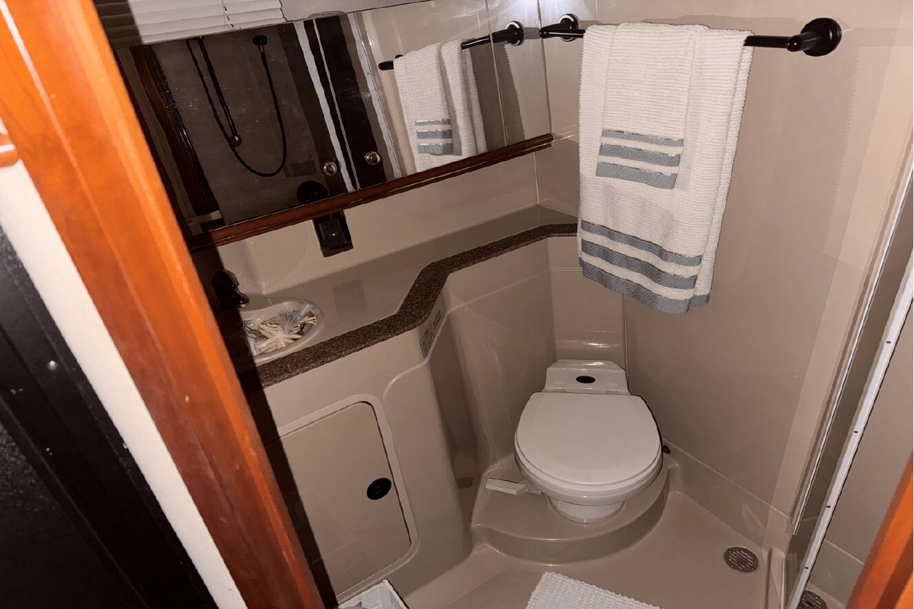 A photo of this 2001 Cruisers Yachts 3870 EXPRESS